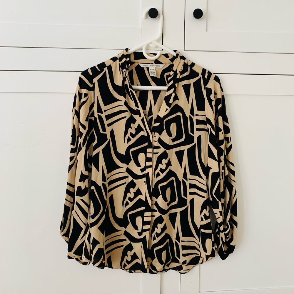 Diane Von Furstenberg Silk Black Tan Print Blouse Size 8